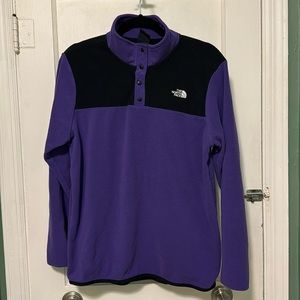 North face glacier tech sweatshirt. Women’s size large